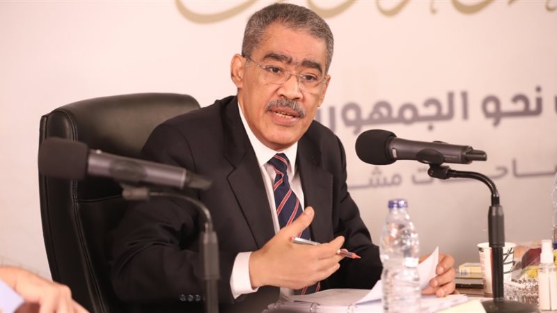 الكاتب ضياء رشوان
