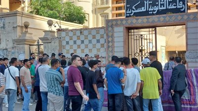 فيزياء وتاريخ.. إجراءات مشددة أمام لجان امتحانات الثانوية العامة بسوهاج | صور