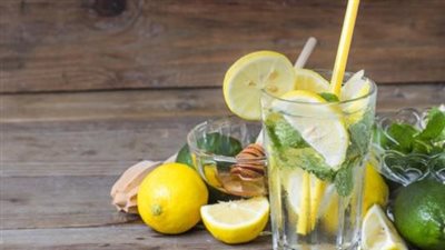 طريقة عمل عصير الليمون المنعش بلا مرارة.. السرّ الذي سيُغيّر تجربتك الصيفية