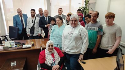 تسليم 16 عقد عمل لذوي الهمم من محافظة القاهرة لدمجهم في سوق العمل