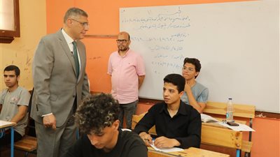 محافظ الجيزة يتفقد لجان امتحانات الثانوية العامة بأبو النمرس والحوامدية