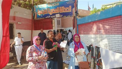 شيكولاتة.. تعليم الفيوم يستمر برسم البهجة على الطلاب قبل دخول لجان الأمتحانات