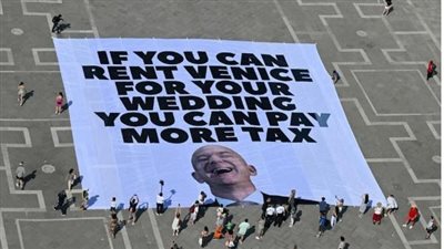 95 طائرة خاصة ويخت فاخر.. زفاف جيف بيزوس يثير الجدل في مدينة تعاني الفقر