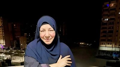 عبلة كامل تتصدر المشهد بظهور نادر.. صور عائلية تنهي شائعات غيابها