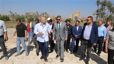 محافظ الجيزة يتفقد كوبري مزلقان أبو النمرس وطريق جسر المنوات