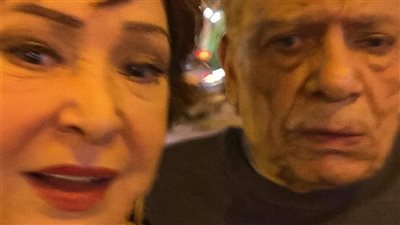 لبلبة عن صورتها المنتشرة مع عادل إمام: احنا كده عايشين في خطر!