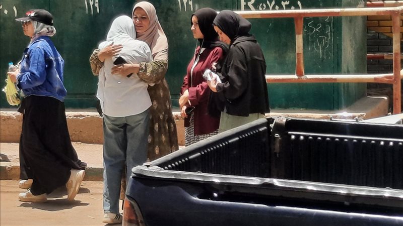 انهيار الطلاب بعد
