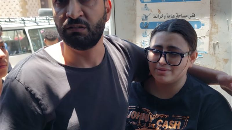 طالبة تبكي بسبب الغش