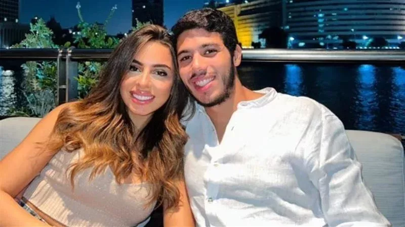 حفيد عادل إمام مع