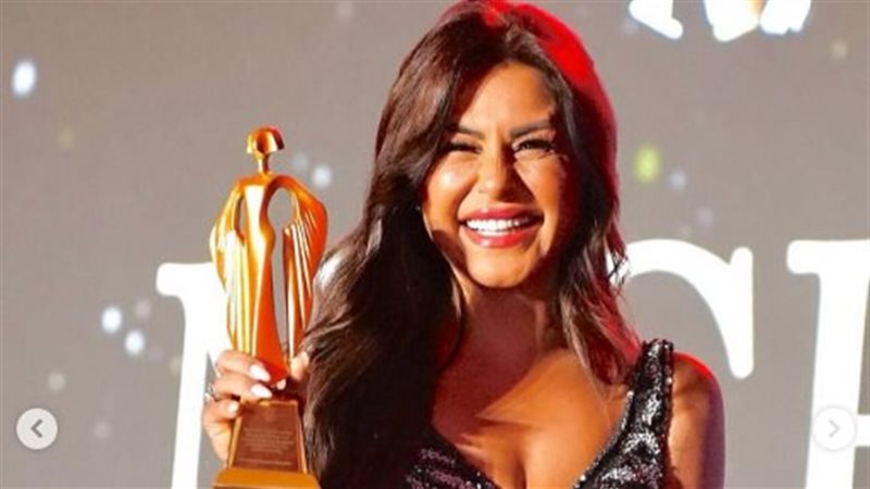 الفنانة منة فضالي