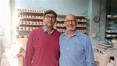 من الطين تُصنع الحكاية.. شيخ الخزّافين في القليوبية ينسج من النار لون الحياة