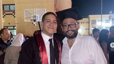 أحمد رزق يحتفل بتخرج نجله من الجامعة: فرحت قلبي يا ميزو