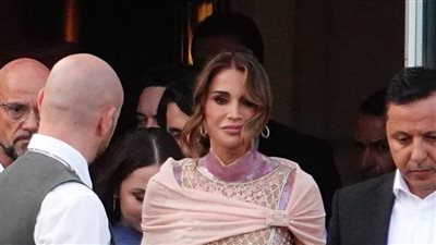 الملكة رانيا تخطف الأنظار في حفل  ما قبل زفاف جيف بيزوس ولورين سانشيز