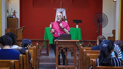 رئيس أساقفة الكنيسة الأسقفية يشارك فى فعاليات مدرسة تيرانوس للخدام