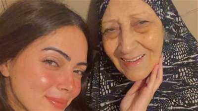 وئام مجدي لجدتها بعد شهر على وفاتها : كل اللي أنا فيه سببه أنت
