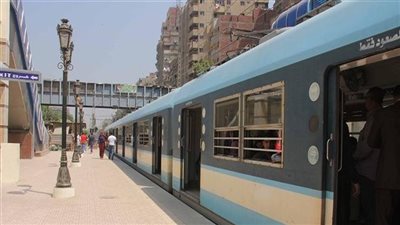 شاب يلقي بنفسه تحت عجلات مترو الأنفاق وتوقف حركة الخط الأول 