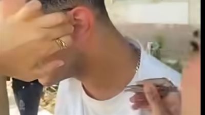 طالب ثانوية عامة يثير الجدل على فيسبوك بسبب سماعة الغش |فيديو