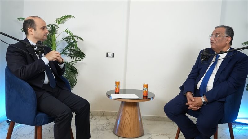 د/ محمود مسلم  والكاتب