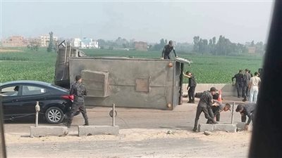 انقلاب سيارة أمن مركزي على الطريق الإقليمي بالمنوفية