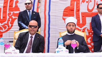 وزيرا الأوقاف والعمل يتفقدان منطقة رأس غارب ويضعان حجر أساس مسجد السيدة زينب