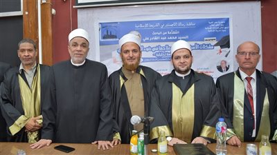 حول «مشكلات الأسرة المعاصرة».. منح إمام مسجد الإمام الحسين درجة الماجستير 