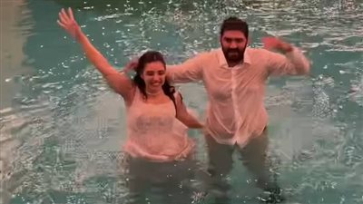 موضة جديدة أم جنون لحظي.. هل تتحول حمامات السباحة لقاعات أفراح بعد كنزي وفراس؟