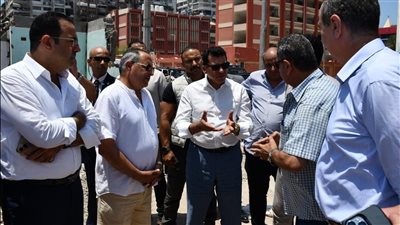 وزير الشباب والرياضة ومحافظ بورسعيد يتفقدا الأرض الجديدة لمركز شباب الاستاد