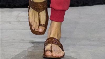 فضيحة برادا.. العلامة الإيطالية تسرق تصميم تراثي من الهند وتسبب أزمة