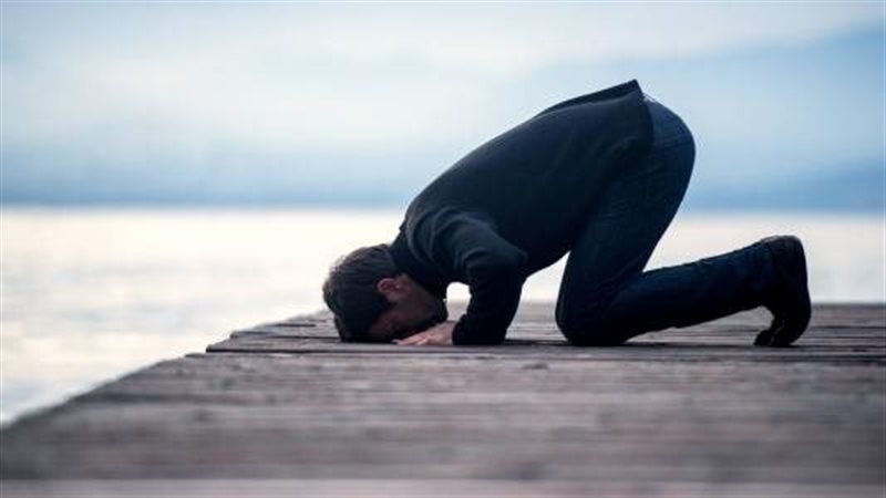 الصلاة بالحذاء