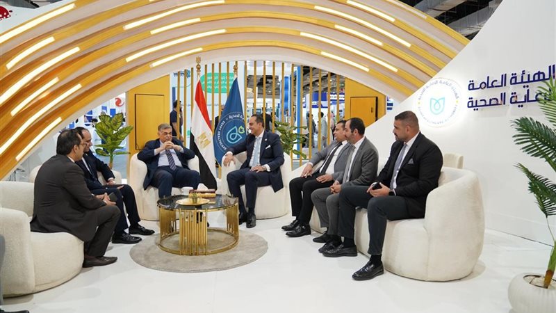 رئيس لجنة الصحة مع
