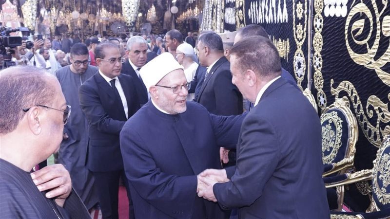 الوفد يُقدم العزاء