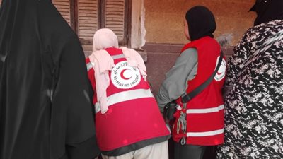 الهلال الأحمر المصري يقدم واجب العزاء ويزور مصابات حادث الإقليمي لتقديم الدعم 