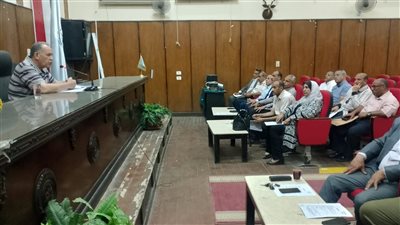 مدير تعليم أسيوط يعقد اجتماعا لمناقشة الإجراءات النهائية لأخر أيام الثانوية 
