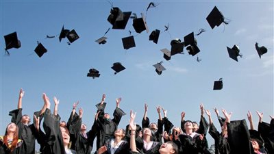 احذروا الاختلاط الفاحش.. حكم إقامة حفلات التخرج في الجامعات