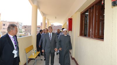 من معهد كرداسة الأزهري.. محافظ الجيزة يتابع سير إمتحانات الثانوية الأزهرية 