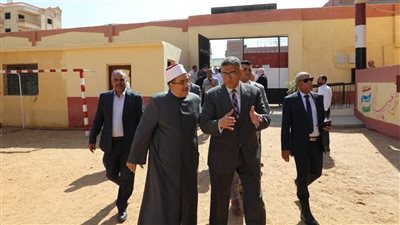 محافظ الجيزة ورئيس الإدارة المركزية يتفقدان امتحان التاريخ للثانوية الأزهرية 