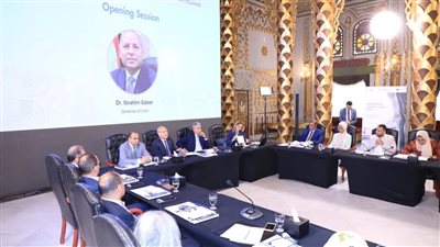 محافظ القاهرة يشهد عرض وثيقة مشروع 