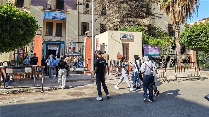 توافد الطلاب على