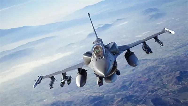 مقاتلة من طراز F-16
