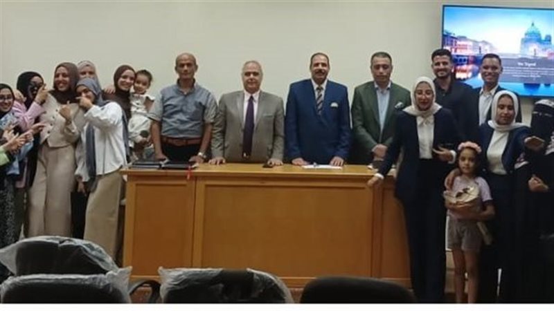 طلبة كلية الآثار