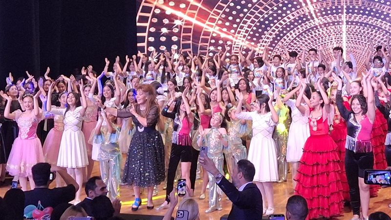 الفنانة صفاء أبو