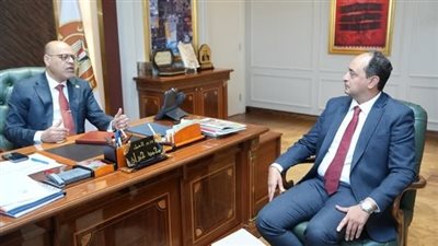 تنظيم ندوات توعوية في المنشأت.. والكشف على العاملين بالتعاون مع التأمين الصحي 