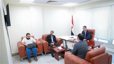 نائب وزير الصحة يترأس اجتماعاً بمستشفى العلمين لبحث جاهزيتها 