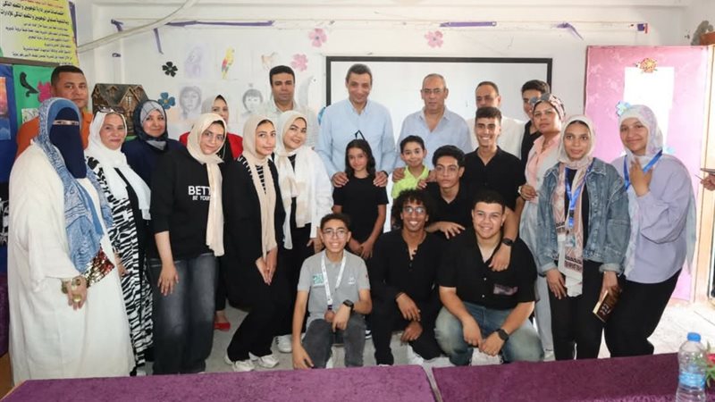 محافظ السويس خلال