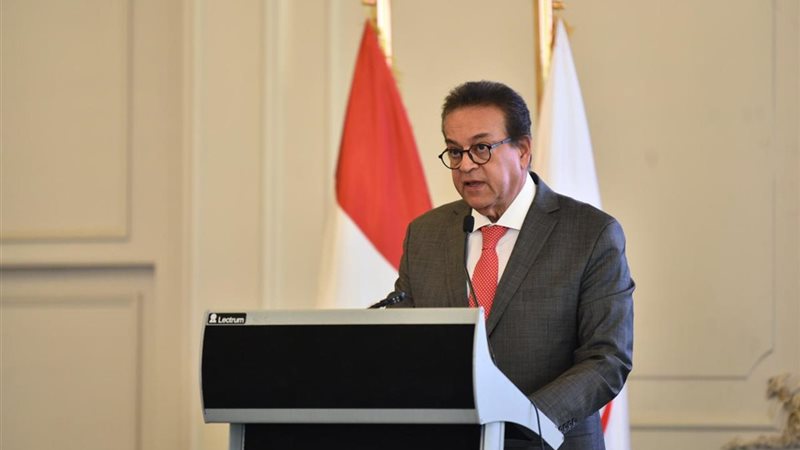 وزير الصحة الدكتور
