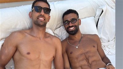 تقترب من ١٧ ألف جنيه..محمد صلاح يرتدي سلسلة بتوقيع عزة فهمي