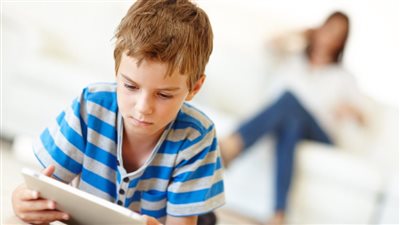 في  الإجازة الصيفية.. كيف تشغلين وقت طفلك بعيدًا عن الموبايل؟