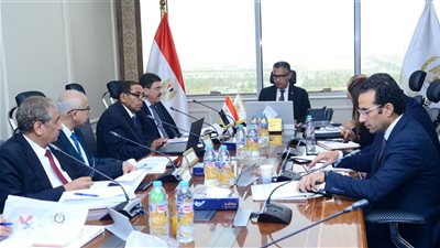 وزير التموين يجتمع مع رئيس الشركة المصرية لتجارة الجملة لمتابعة توافر السلع 
