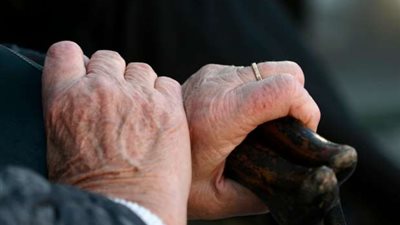 بعد 75 عامًا من الزواج.. سيدة تطلب الخلع بسبب المعاش