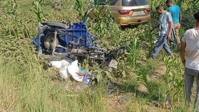 مصرع شخص وإصابة نجله في تصادم سيارة ودراجة نارية بالفيوم